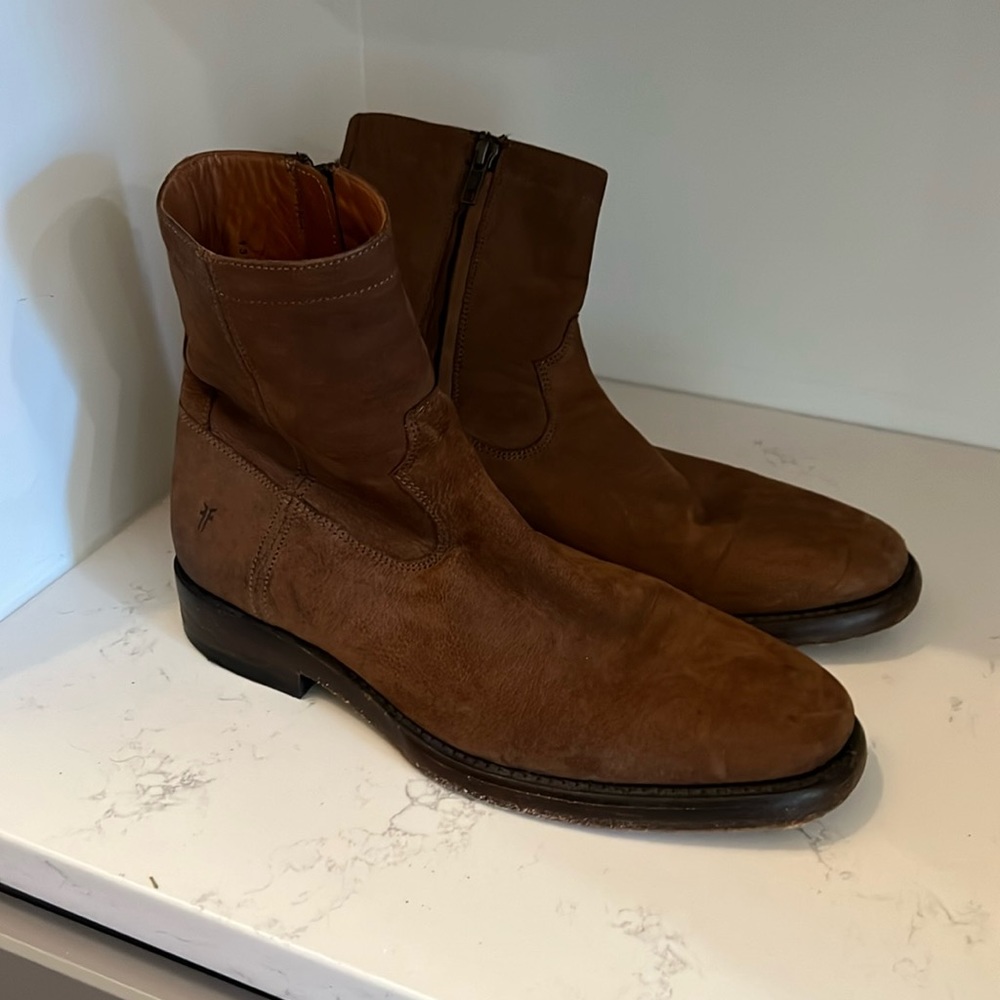 | FRYE | Suede Boots
